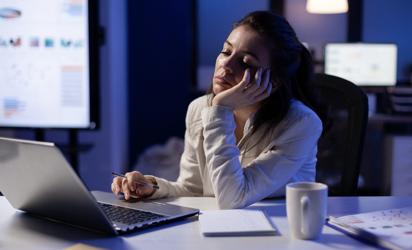 Como saber se você está acumulando exaustão no trabalho? Foto: FreePik