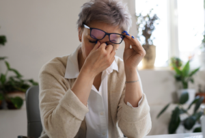 Nova lente inteligente promete revolucionar o controle do glaucoma. Foto: FreePik