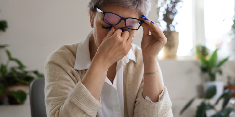 Nova lente inteligente promete revolucionar o controle do glaucoma. Foto: FreePik