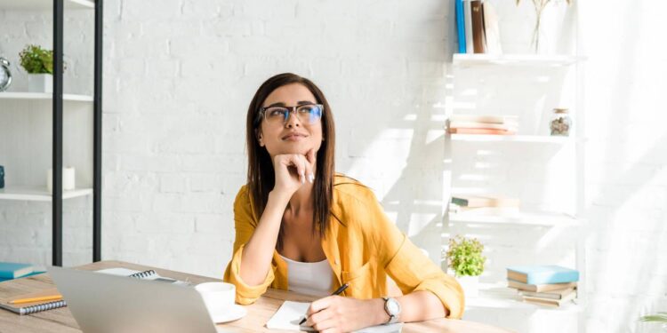 Ergonomia aplicada para reduzir dores e melhorar o rendimento diário - Créditos: depositphotos.com / HayDmitriy