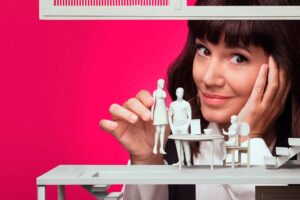 Com episódios de 30 minutos, esta série mostra que dá para se divertir com a inveja alheia