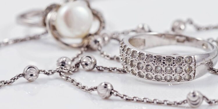 Verificação rápida que garante a autenticidade de joias e objetos de prata.