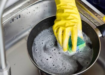 De quanto em quanto tempo se deve trocar a esponja de lavar louça