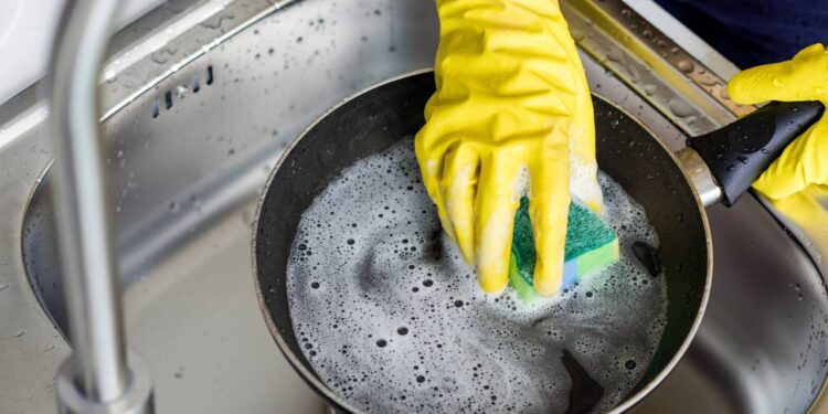 De quanto em quanto tempo se deve trocar a esponja de lavar louça