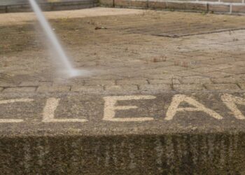 Dicas para lavar a calçada da sua casa