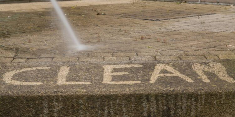 Dicas para lavar a calçada da sua casa