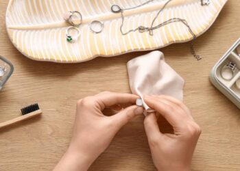 Como limpar suas joias sem danificá-las