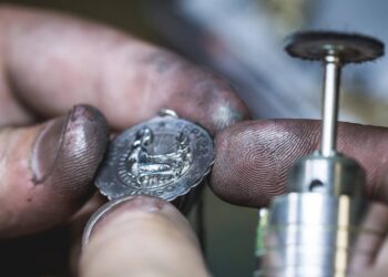 Como identificar joias falsas de maneira definitiva