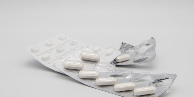 Entenda se a losartana vicia, para que serve o medicamento e por que seu uso cresce entre brasileiros - Crédito: FreePik