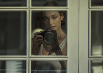 Série adulta que transforma curiosidade em perigo psicológico - Créditos: Netflix