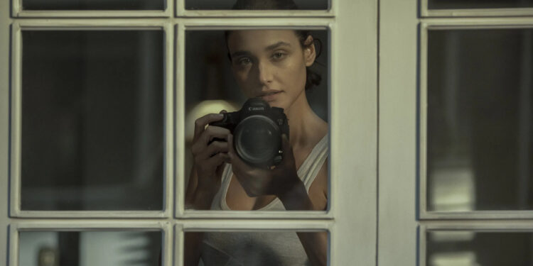 Série adulta que transforma curiosidade em perigo psicológico - Créditos: Netflix