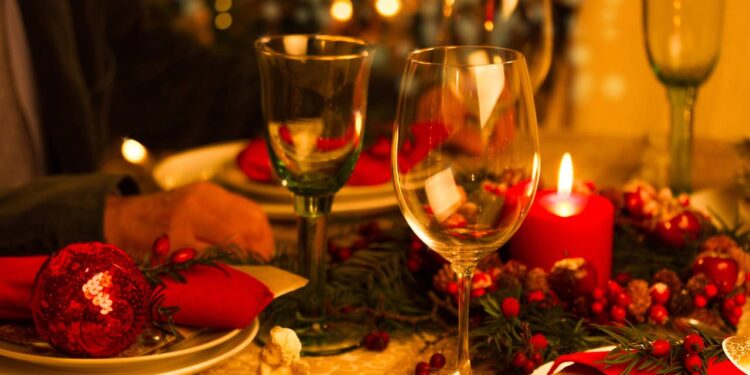 Para receber com estilo no Natal: quanto custa montar uma mesa posta completa para convidados?