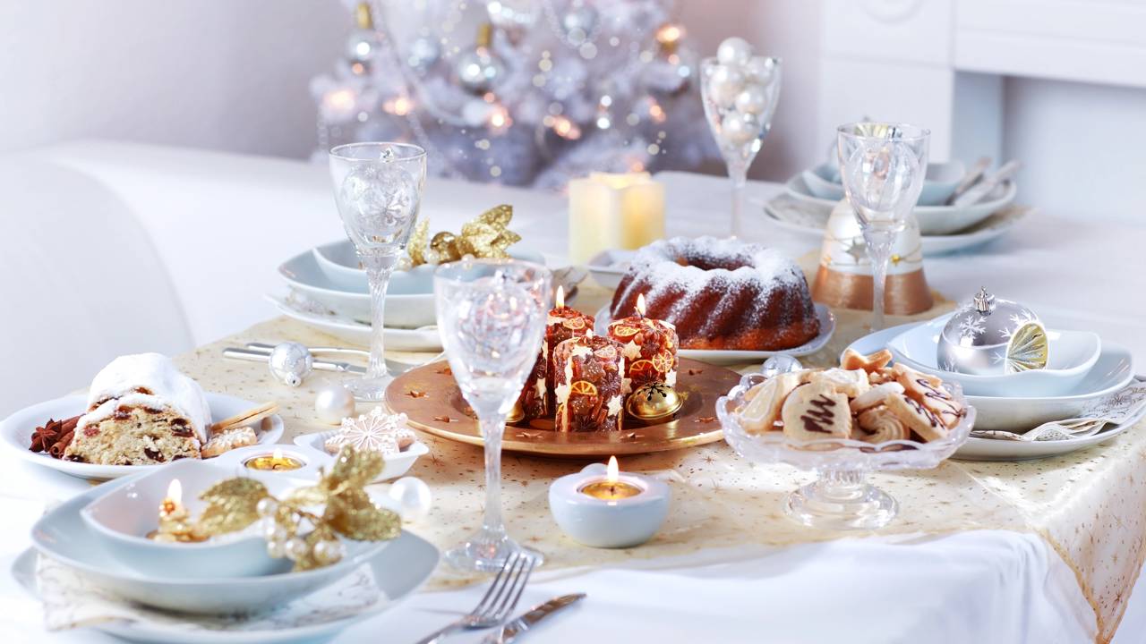 Para receber com estilo no Natal: quanto custa montar uma mesa posta completa para convidados?