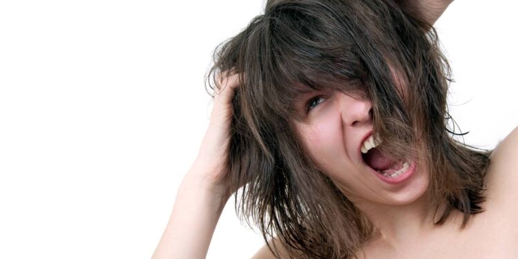 Como prevenir caspa e coceira no couro cabeludo