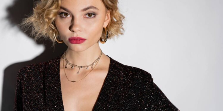 Itens minimalistas transformando produções simples em visuais luxuosos - Créditos: depositphotos.com / AllaSerebrina