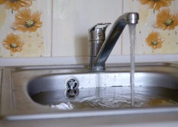 Como evitar entupimentos na pia da cozinha