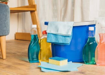 O impacto do excesso de produtos na limpeza na casa