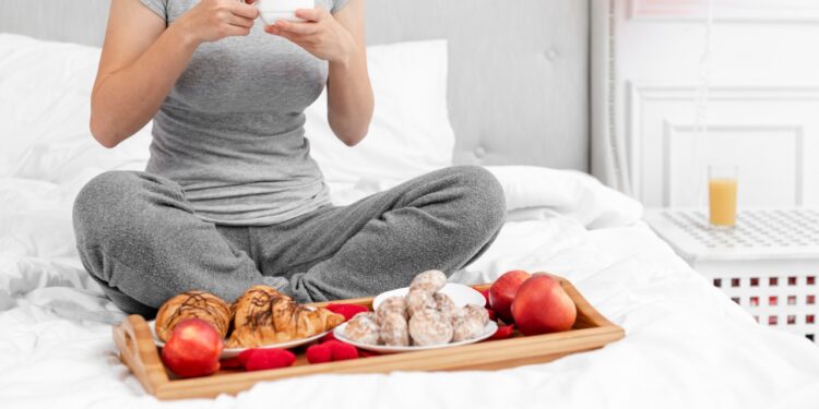 quais alimentos devem ser evitados durante a TPM