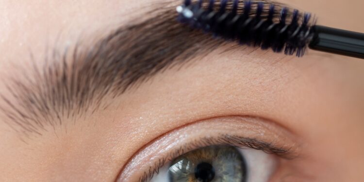 queda de sobrancelha