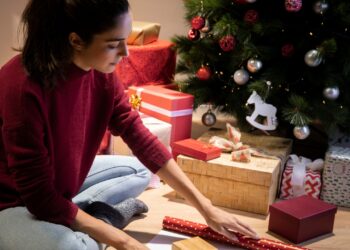 A forma como você embrulha presentes revela traços da sua personalidade, segundo a psicologia