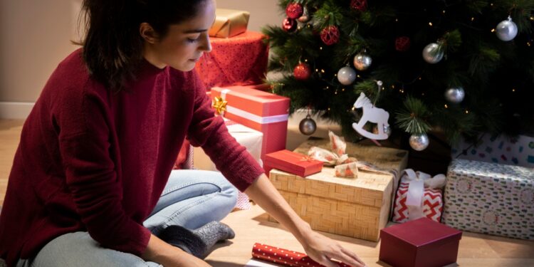 A forma como você embrulha presentes revela traços da sua personalidade, segundo a psicologia