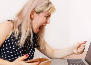 "Isca de raiva" é a palavra do ano de 2025, segundo o dicionário Oxford