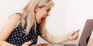 "Isca de raiva" é a palavra do ano de 2025, segundo o dicionário Oxford