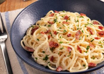 receita de macarrão com molho parmesão