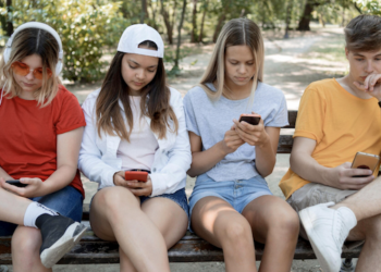 Redes sociais para menores de 16 anos podem ser proibidas também na Suíça. Foto: FreePik