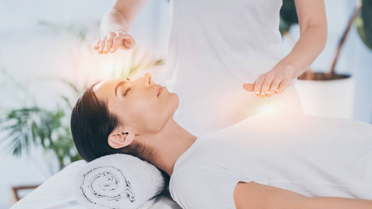 O que é Reiki e por que essa terapia ganhou tanta popularidade