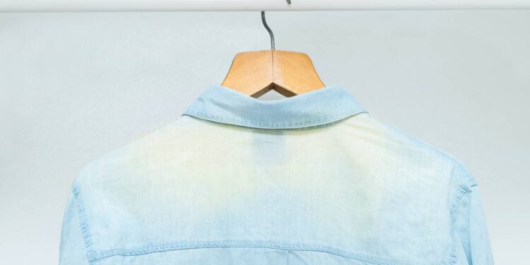 Dicas para evitar o desbotamento de roupas escuras