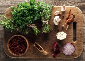 Plantio rápido que fortalece o contato com a natureza - Créditos: depositphotos.com / VadimVasenin