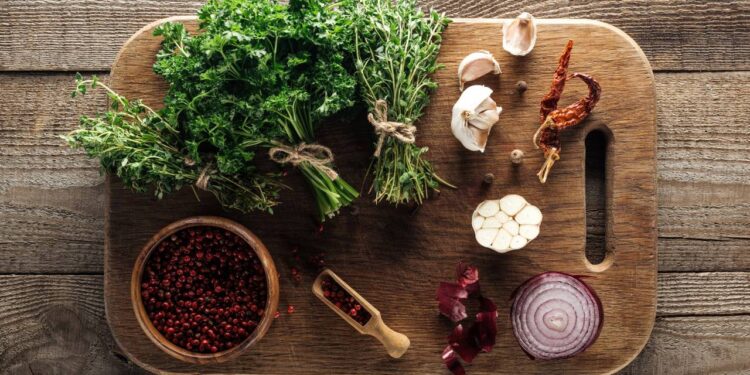 Plantio rápido que fortalece o contato com a natureza - Créditos: depositphotos.com / VadimVasenin