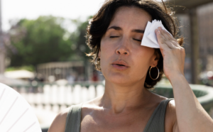 Maioria das mulheres enfrenta a menopausa sem tratamento. Foto: FreePik