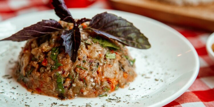 Sobras das ceias de Natal: receita prática de arroz natalino - Crédito: FreePik