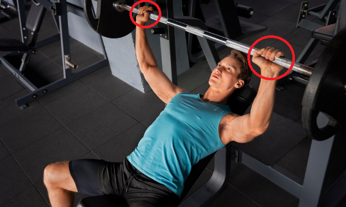 O que é pegada suicida no supino? Acidente mata homem em Olinda (PE). Foto: FreePik