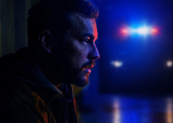 Produção espanhola com ambientação marcante entre Barcelona e Costa do Sol - Créditos: Netflix