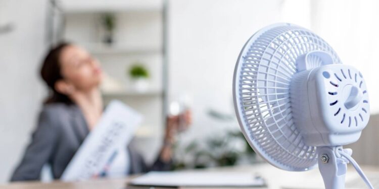 Como limpar ventilador sem espalhar poeira