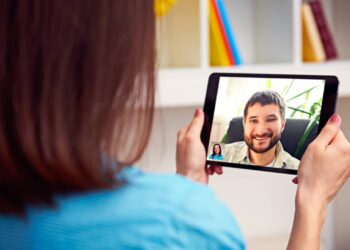 O que são os "deathboats", a IA que permite "conversar" com quem já morreu