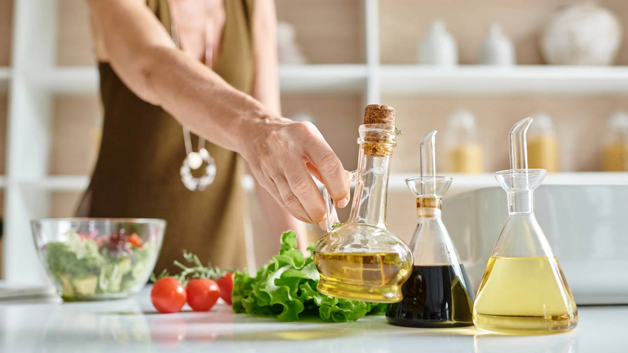 Como eliminar mofo do banheiro usando vinagre e bicarbonato