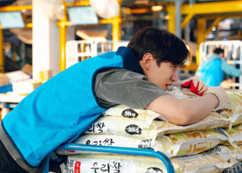 Novo dorama da Netflix mostra cotidiano de caixa como nunca antes e impressiona fãs