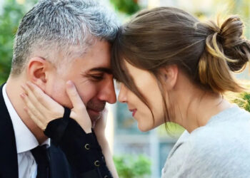 Romance e suspense equilibrados que envolvem o espectador - Créditos: Netflix