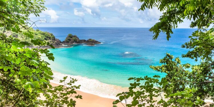 Paisagem preservada que desperta sensação de exclusividade - Créditos: depositphotos.com / MaRabelo