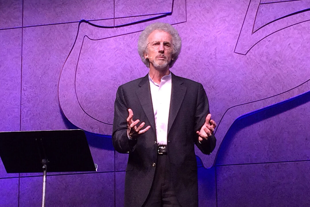 Quem é o famoso escritor americano que anunciou aposentadoria após revelar caso extraconjugal de 8 anos