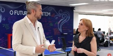 Iniciativa de empresário muda a vida de muitas pessoas e, consequentemente, famílias: "faço isso porque tive ajuda no passado para sair da periferia e hoje gosto de proporcionar isso a outras pessoas também", diz Bira Padilha. Foto: Reprodução.