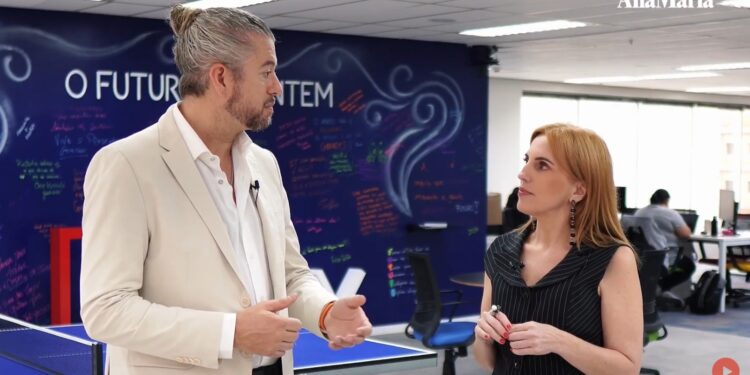 Iniciativa de empresário muda a vida de muitas pessoas e, consequentemente, famílias: "faço isso porque tive ajuda no passado para sair da periferia e hoje gosto de proporcionar isso a outras pessoas também", diz Bira Padilha. Foto: Reprodução.