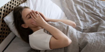 Acorda cansada? 7 possíveis causas e o que fazer para recuperar a disposição. Foto: FreePik