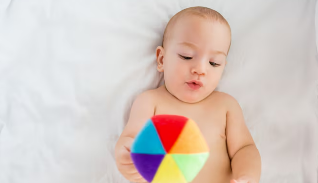 Bebê arco-íris. Foto: FreePik