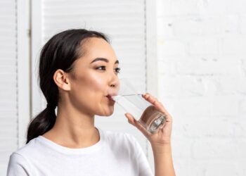 Hidratação diária facilitada com lembretes simples e personalizados - Créditos: depositphotos.com / HayDmitriy