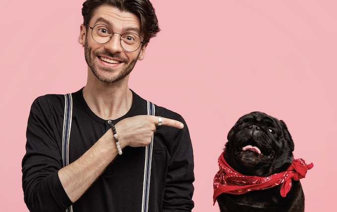 Quem nunca se divertiu com memes mostrando cães e tutores quase idênticos? Foto: FreePik